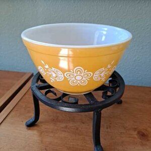 Vintage Pyrex BUTTERFLY GOLD #401 Mixing Nesting Bowl  1.5 Pint